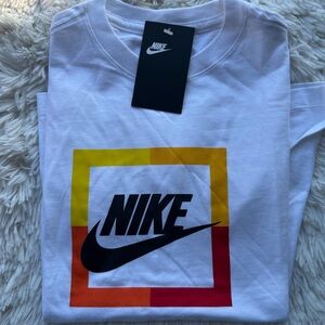 Nike kids White Logo Graphic T-Shirt